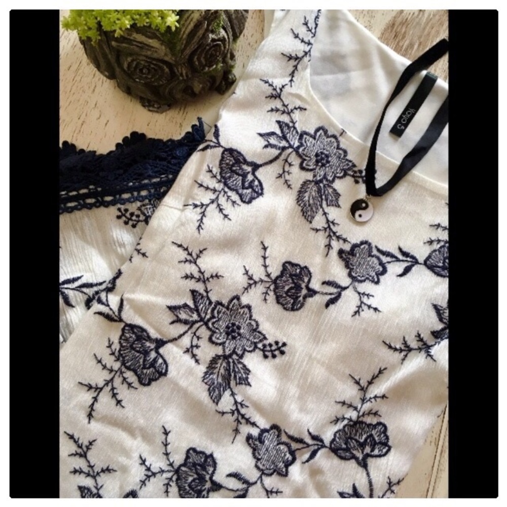 *LAST ONE* Embroidered Floral Shift Mini Dress - Picture 7 of 8